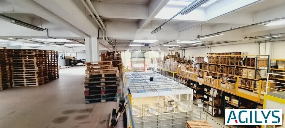 Local d’activités dans Rungis à louer Photo de l’immeuble– Image 1 sur 13