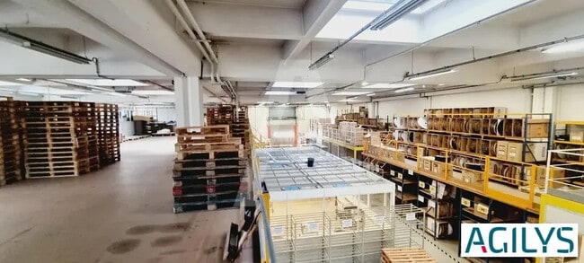 Plus de détails pour Local d'activités à louer