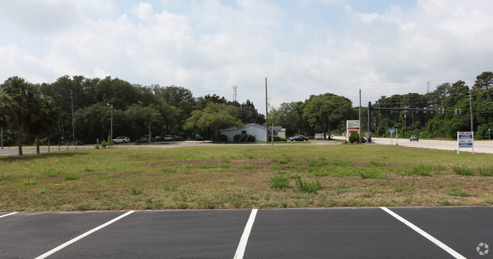 S 14th St, Fernandina Beach, FL à louer - Photo de l’immeuble – Image 1 sur 1