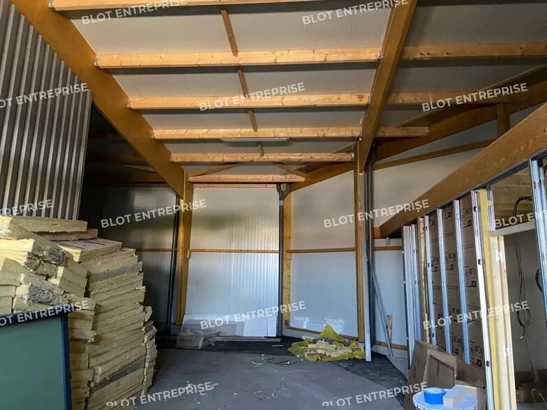 Local d’activités dans Bain-de-Bretagne à louer - Photo intérieure – Image 2 sur 5