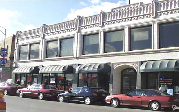 760 N Ogden Ave, Chicago, IL à louer - Photo de l’immeuble – Image 3 sur 21