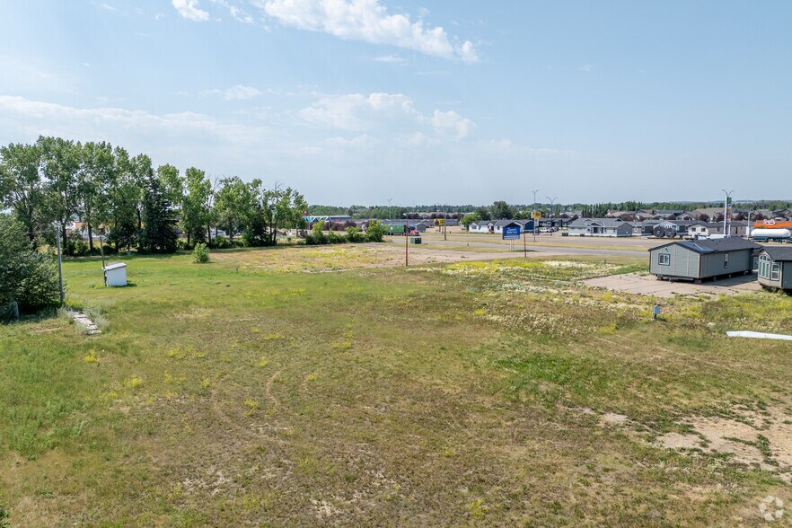 7925 Gaetz Av, Red Deer, AB à louer - Photo principale – Image 1 sur 2