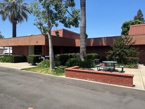 9520 Norwalk Blvd, Santa Fe Springs, CA à louer Photo intérieure– Image 2 sur 29