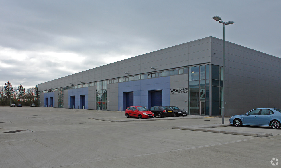 Chippenham Dr, Milton Keynes à louer - Photo principale – Image 1 sur 8