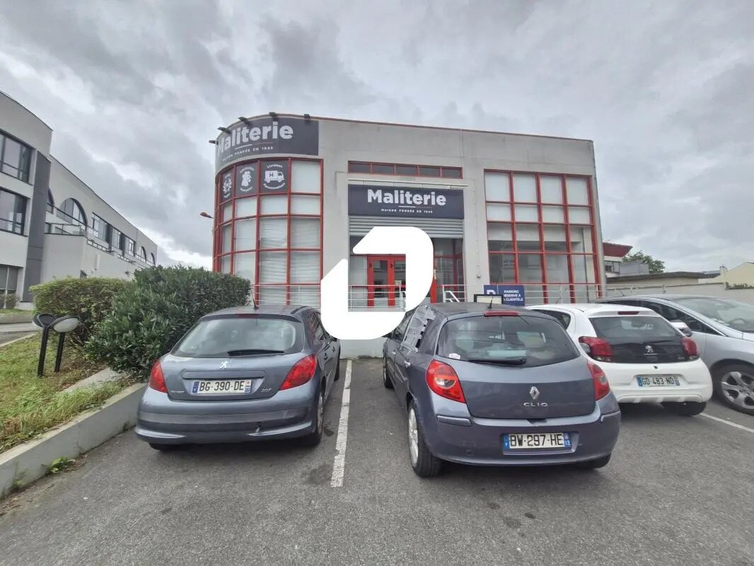 Local d’activités dans Pontault-Combault à louer Photo de l’immeuble– Image 1 sur 8