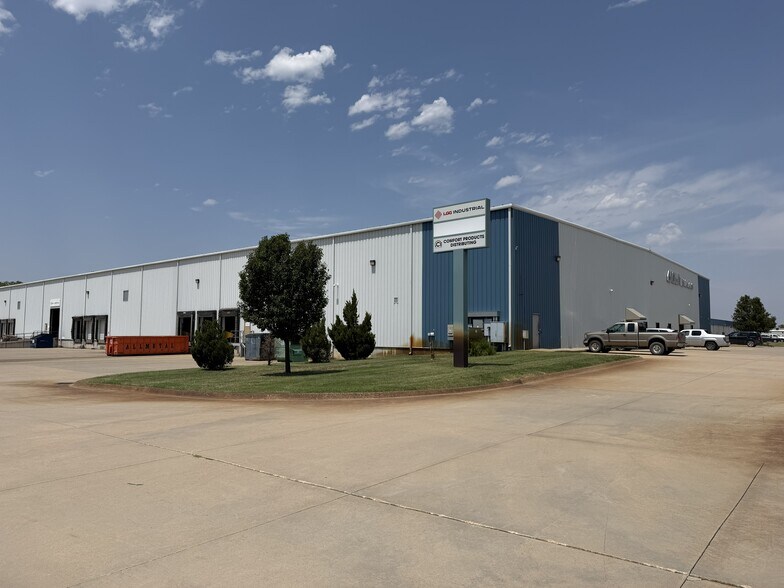 2113 S West St, Wichita, KS à louer - Photo de l’immeuble – Image 1 sur 5