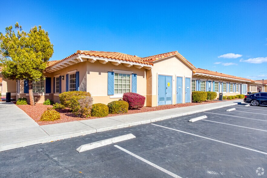 3283 E Warm Springs Rd, Las Vegas, NV à louer - Photo de l’immeuble – Image 3 sur 23