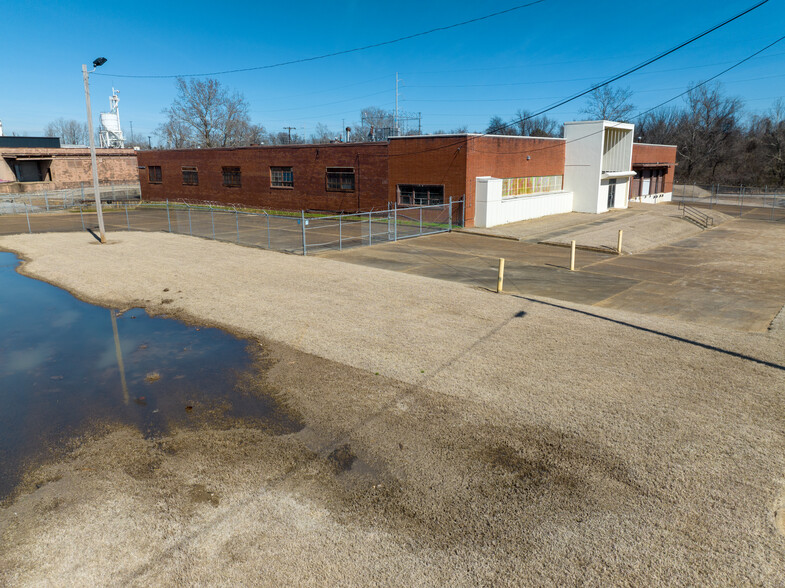 700 Huron, Memphis, TN à louer - Photo de l’immeuble – Image 2 sur 9