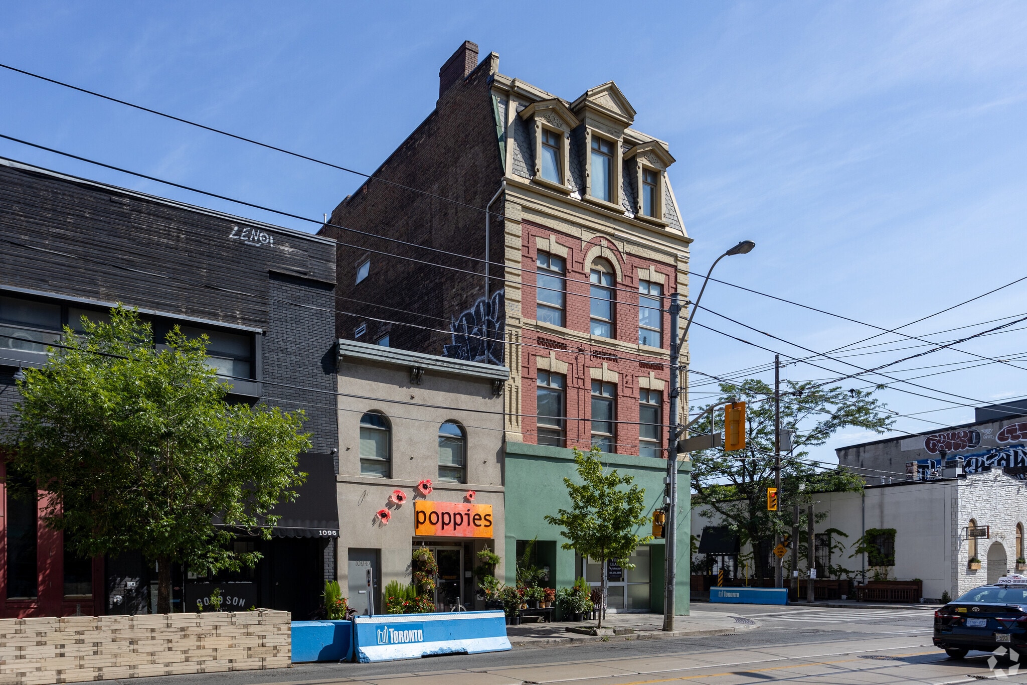1092 Queen St W, Toronto, ON à louer Photo principale– Image 1 sur 3