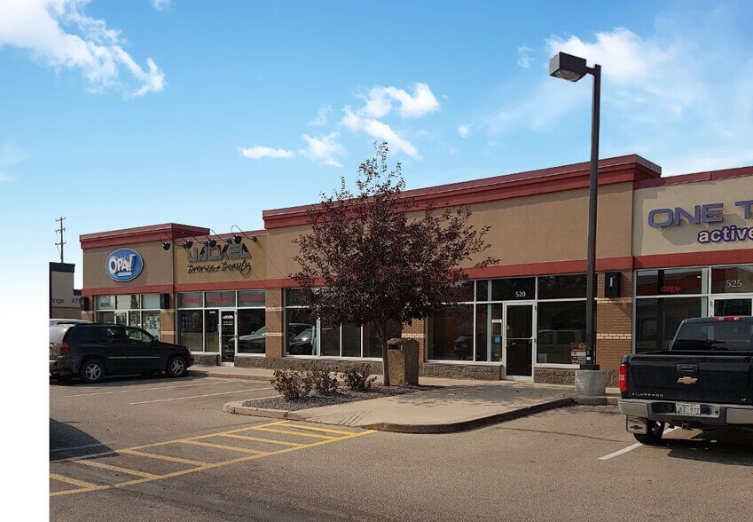 6730 Taylor Dr, Red Deer, AB à louer - Photo de l’immeuble – Image 3 sur 8