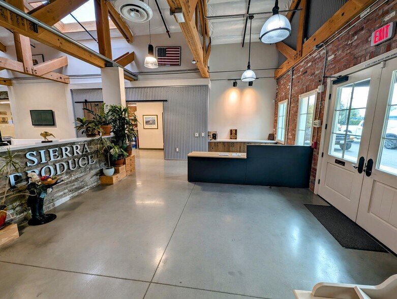 145 N Lemon St, Orange, CA à louer - Photo de l’immeuble – Image 3 sur 31