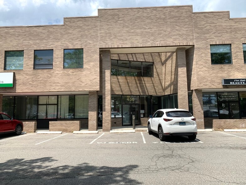 456 Glenbrook Rd, Stamford, CT à louer - Photo de l’immeuble – Image 2 sur 5