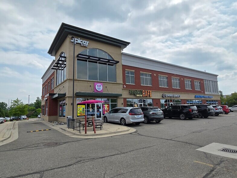 1595 W Lake Lansing Rd, East Lansing, MI à louer - Photo de l’immeuble – Image 1 sur 6