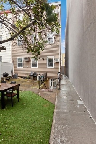 Plus de détails pour 269 Ainslie St, Brooklyn, NY - Logement à vendre