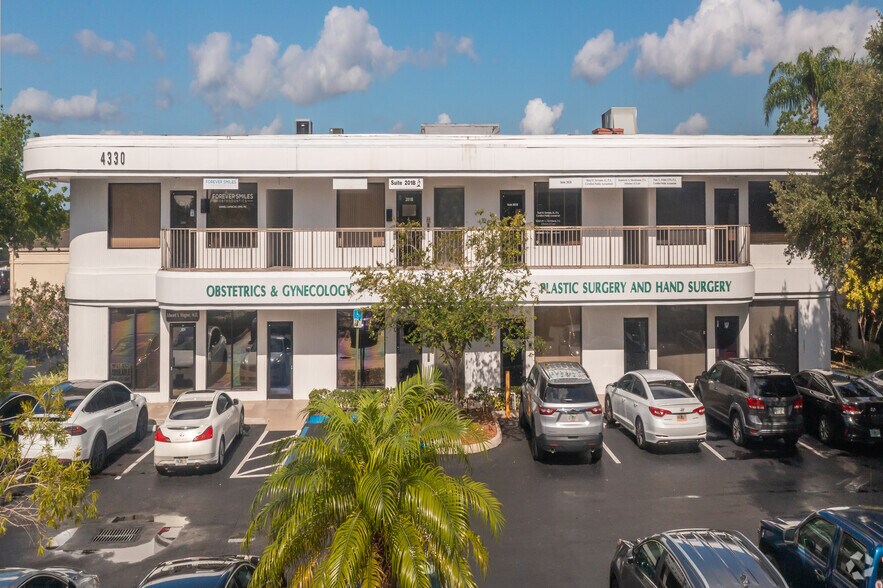 4330 Sheridan St, Hollywood, FL à louer - Photo de l’immeuble – Image 3 sur 12