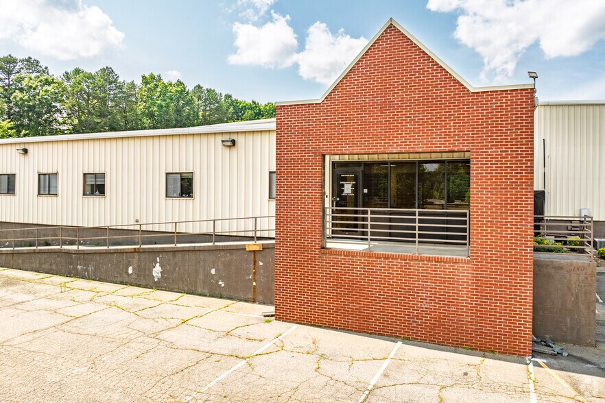 3655 Reed St, Winston-Salem, NC à vendre - Photo de l’immeuble – Image 3 sur 5