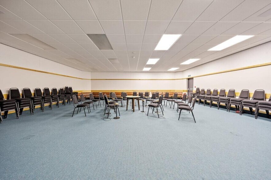 1 Highgrove Way, Ruislip à vendre - Photo de l’immeuble – Image 3 sur 12