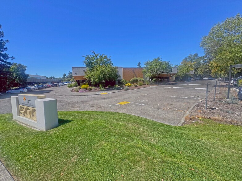 500 Tesconi Cir, Santa Rosa, CA à vendre - Photo de l’immeuble – Image 1 sur 5