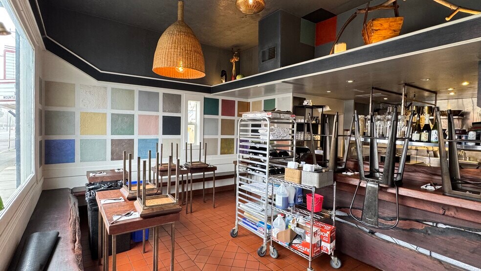 35 E Commercial St, Willits, CA à vendre - Photo intérieure – Image 2 sur 17