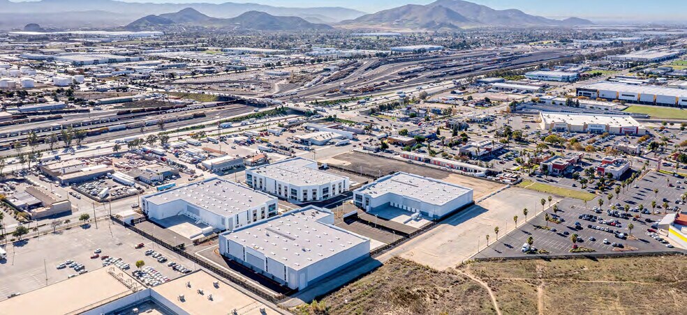 2245 W Valley Blvd, Colton, CA à louer - Photo de l’immeuble – Image 1 sur 8