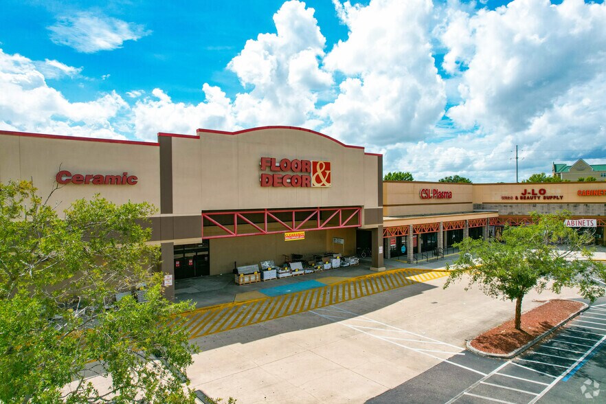 10017-10057 E Adamo Dr, Tampa, FL à louer - Photo de l’immeuble – Image 3 sur 3