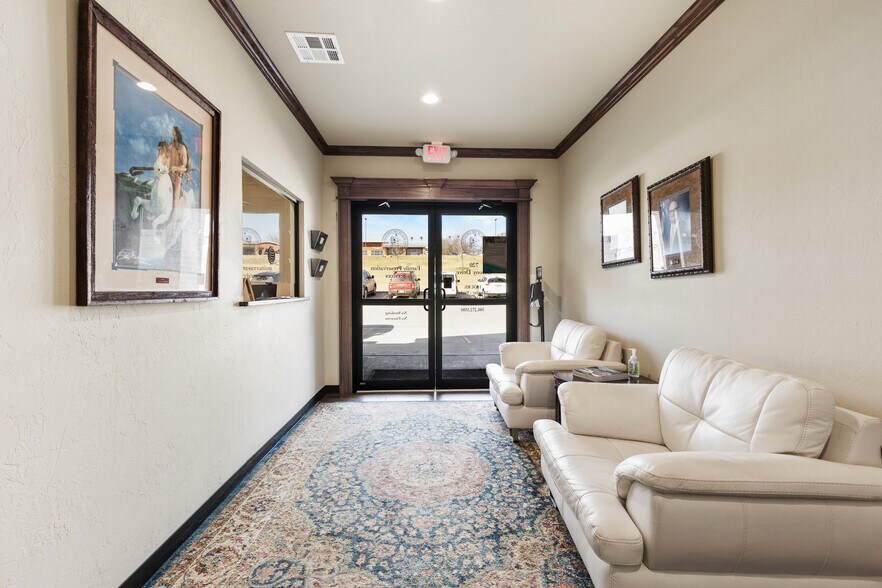 810 Colony Dr, Ada, OK à louer - Photo de l’immeuble – Image 2 sur 4