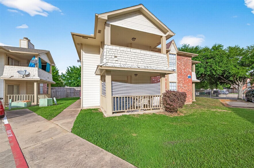 11500 Meadow Ln, Stafford, TX à vendre - Photo de l’immeuble – Image 3 sur 8