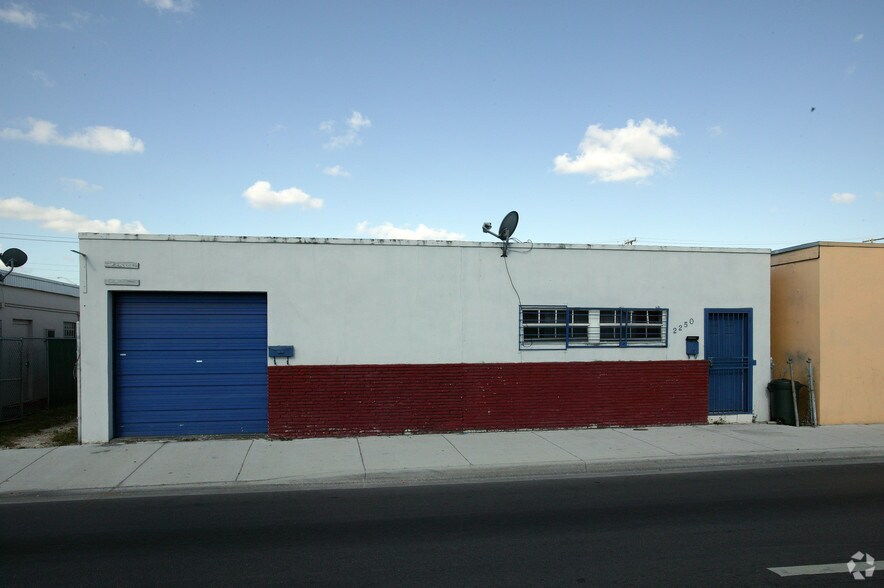 2250 W Palm Ave, Hialeah, FL à vendre - Photo de l’immeuble – Image 2 sur 22