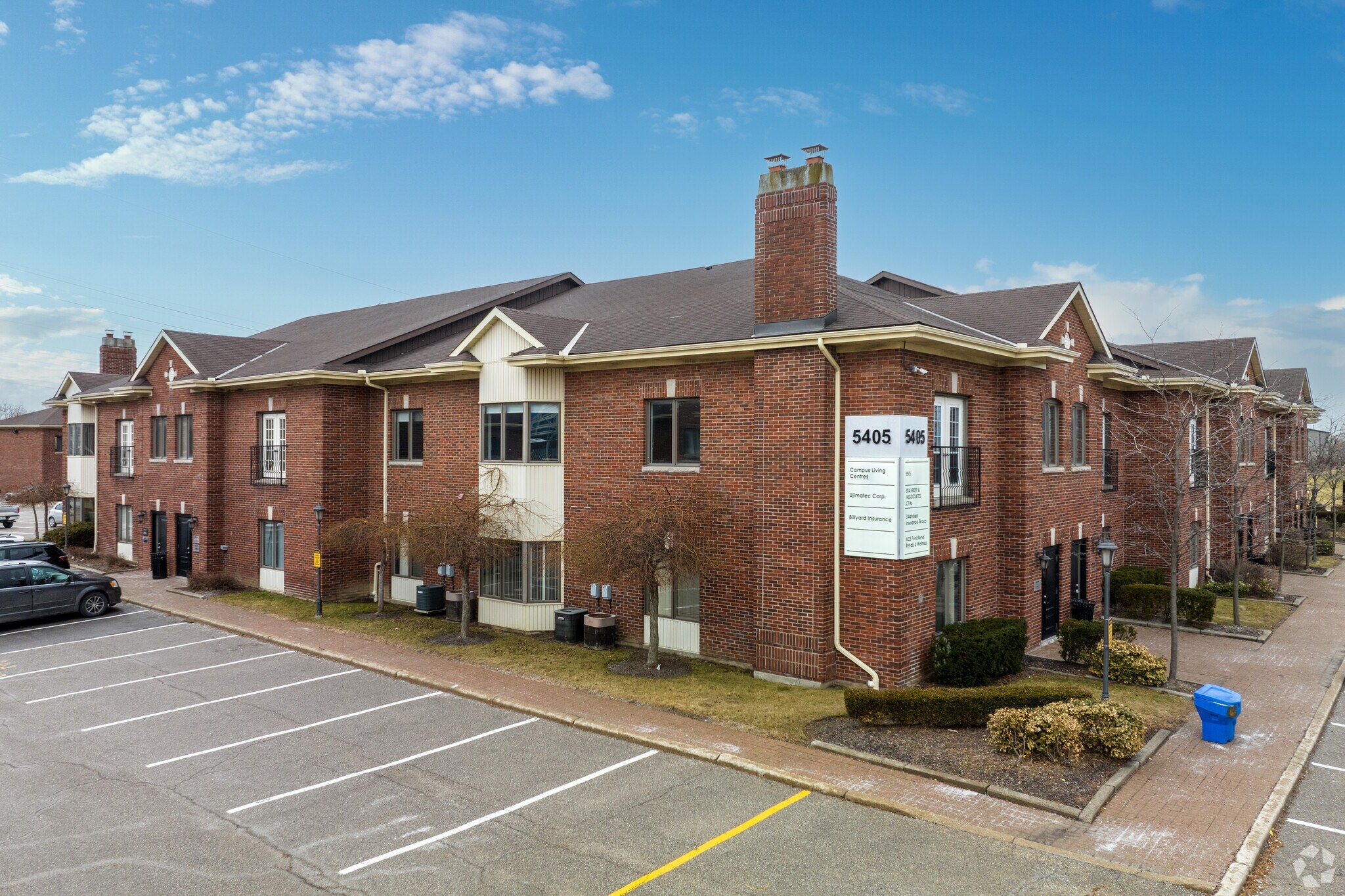 5405 Eglinton Ave W, Toronto, ON à vendre Photo principale– Image 1 sur 11