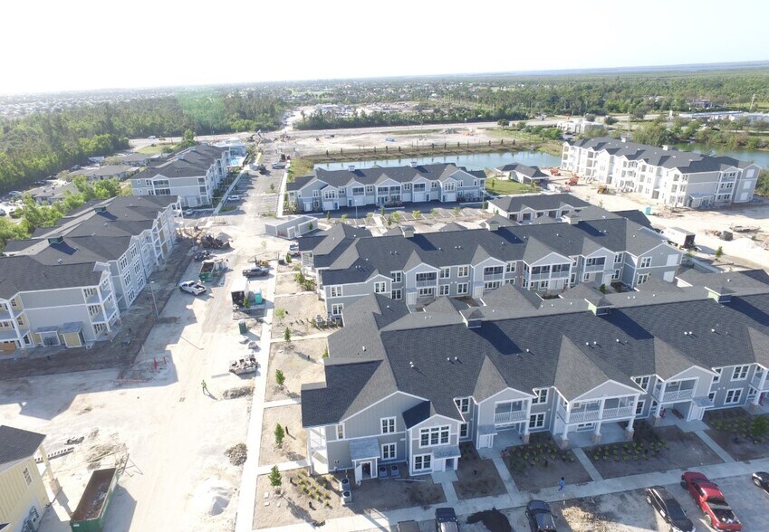 615 SW 29th Ave, Cape Coral, FL à vendre - Photo de la construction – Image 2 sur 5