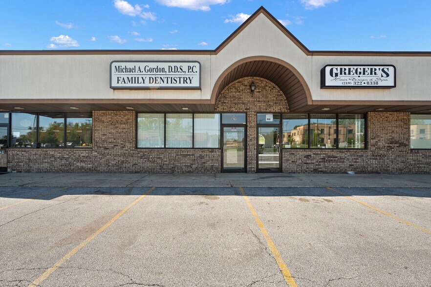 823 Main St, Schererville, IN à louer - Photo de l’immeuble – Image 1 sur 9