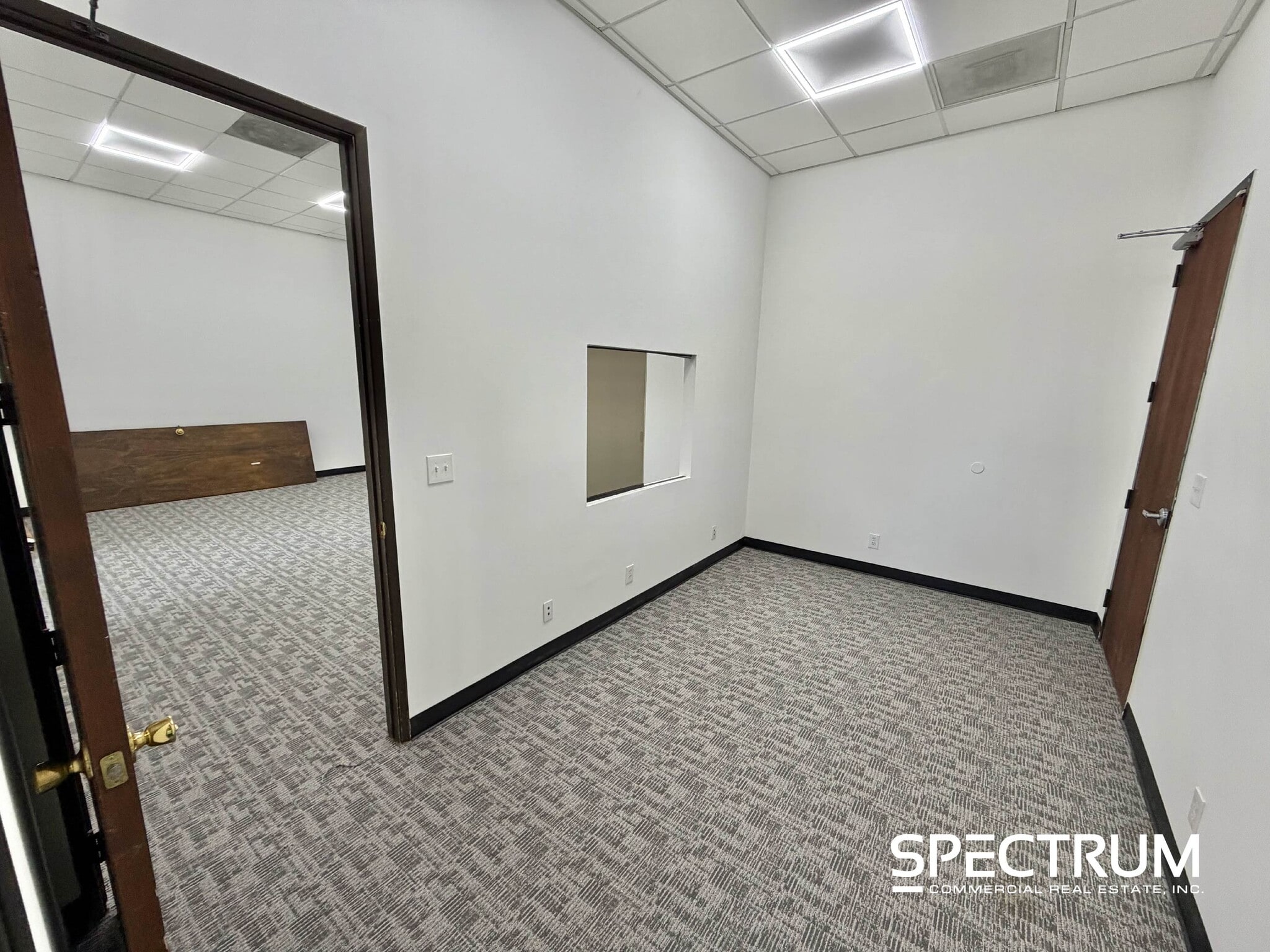 17609 Ventura Blvd, Encino, CA à louer Photo de l’immeuble– Image 1 sur 7