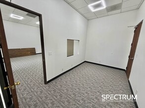 17609 Ventura Blvd, Encino, CA à louer Photo de l’immeuble– Image 1 sur 7