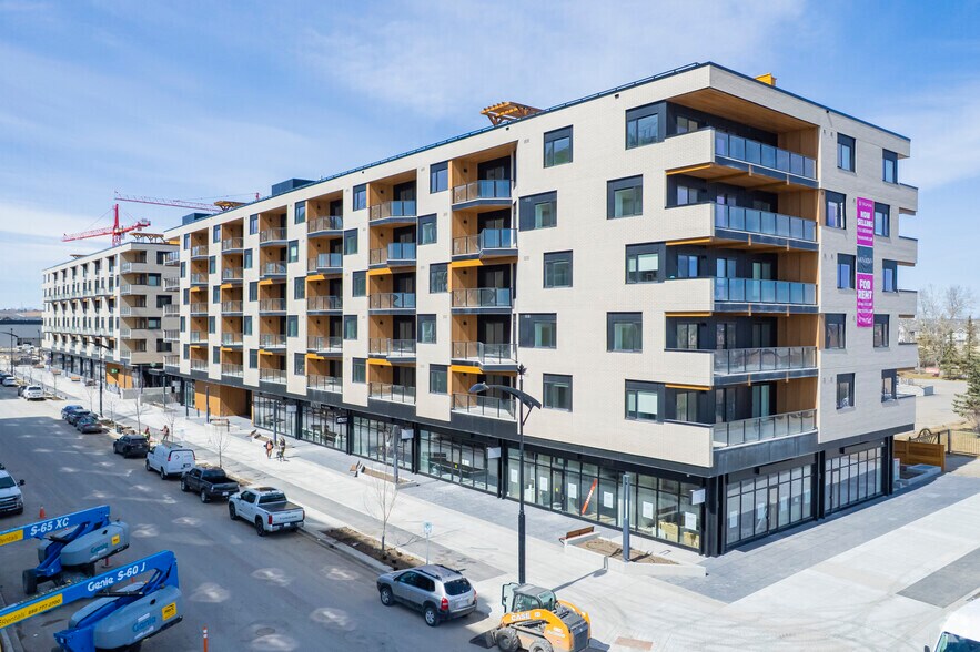 8250 Broadcast Av SW, Calgary, AB à louer - Photo de l’immeuble – Image 2 sur 4