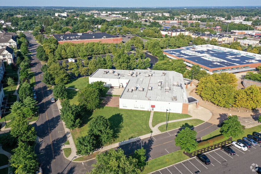 300 Willingboro Way, Willingboro, NJ à louer - Photo principale – Image 1 sur 4