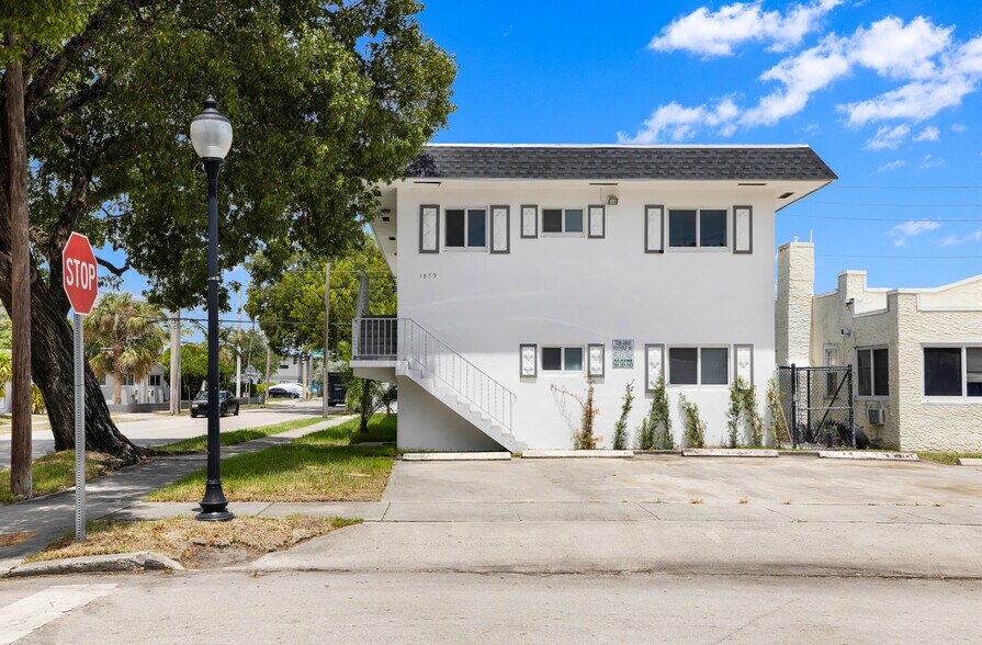 1859 Lincoln St, Hollywood, FL à vendre - Photo de l’immeuble – Image 2 sur 36
