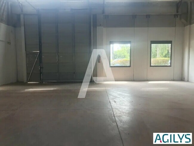 Plus de détails pour Local d'activités à louer