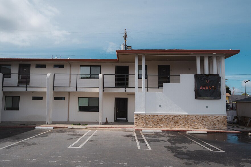 1107 N Broadway, Santa Maria, CA à vendre - Photo de l’immeuble – Image 2 sur 135