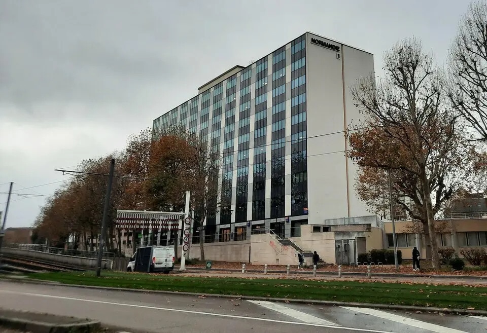 Bureau dans Rouen à louer Photo de l’immeuble– Image 1 sur 17
