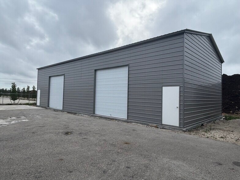 7200 Bucks Ln, Fort Myers, FL à louer - Photo de l’immeuble – Image 1 sur 9