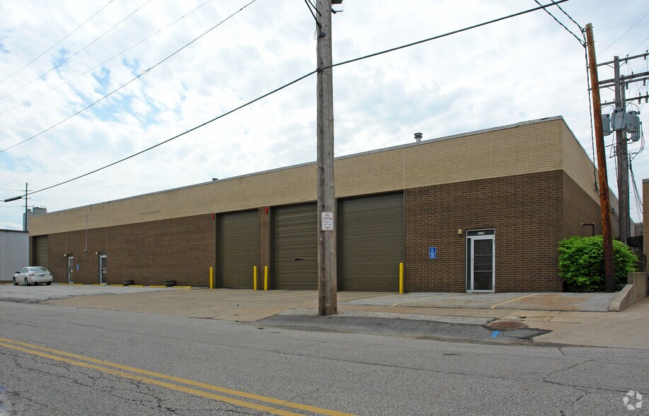 4110-4140 Commerce Ave, Cleveland, OH à vendre - Photo de l’immeuble – Image 3 sur 6