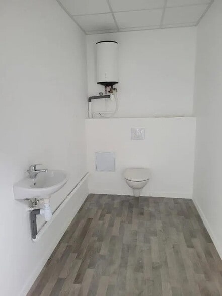 Local d’activités dans BAPEAUME-LES-ROUEN à louer - Photo de l’immeuble – Image 3 sur 10