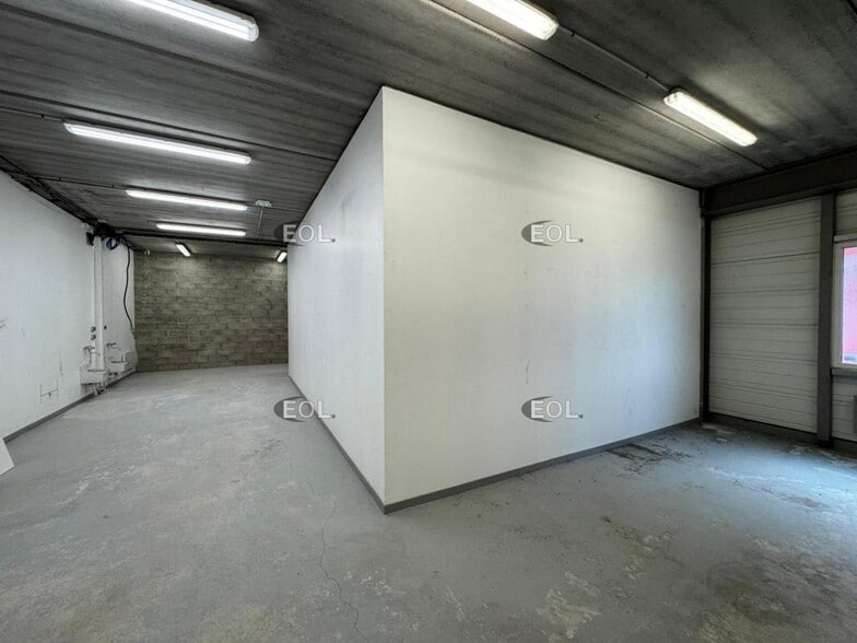Local d’activités dans Champs-sur-Marne à louer - Photo intérieure – Image 3 sur 9