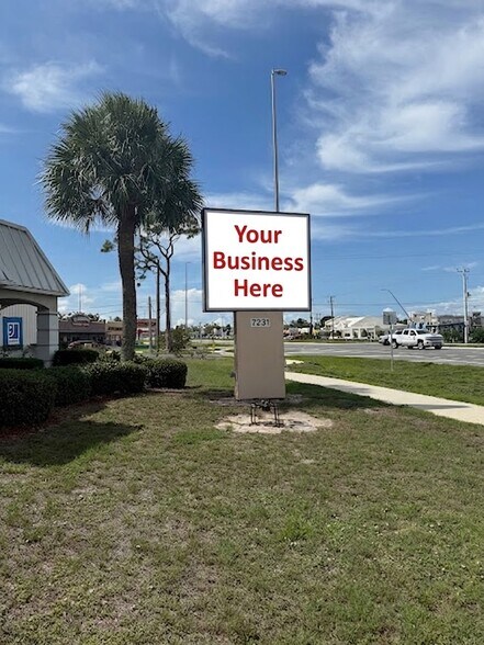 7231 S Tamiami Trl, Sarasota, FL à louer - Photo de l’immeuble – Image 2 sur 3