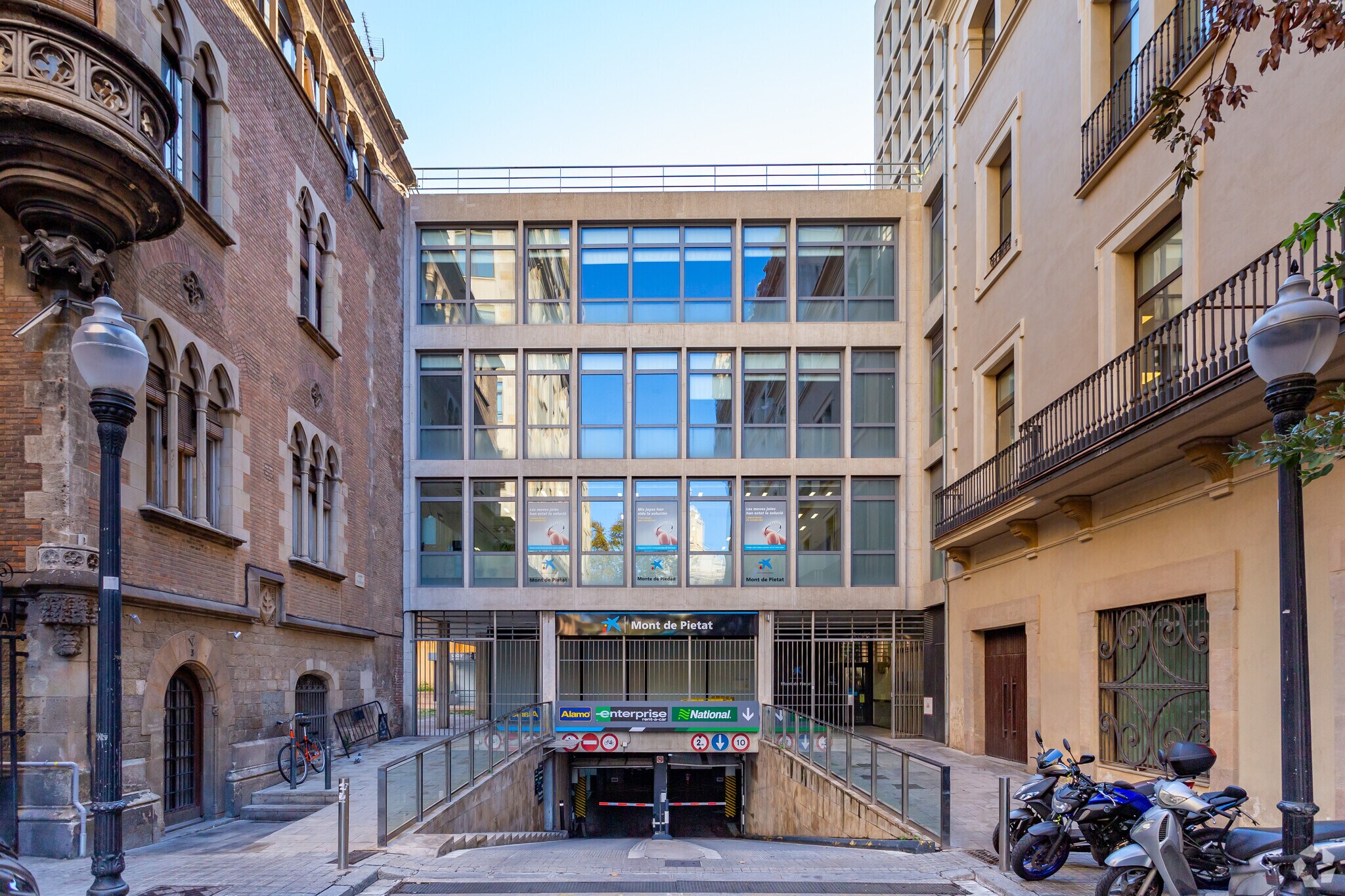 Bureau dans Carrer de Rivadeneyra, 6, Barcelone à louer Photo de l’immeuble– Image 1 sur 7