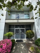 1737 W 3rd Ave, Vancouver, BC à louer Photo de l’immeuble– Image 1 sur 7