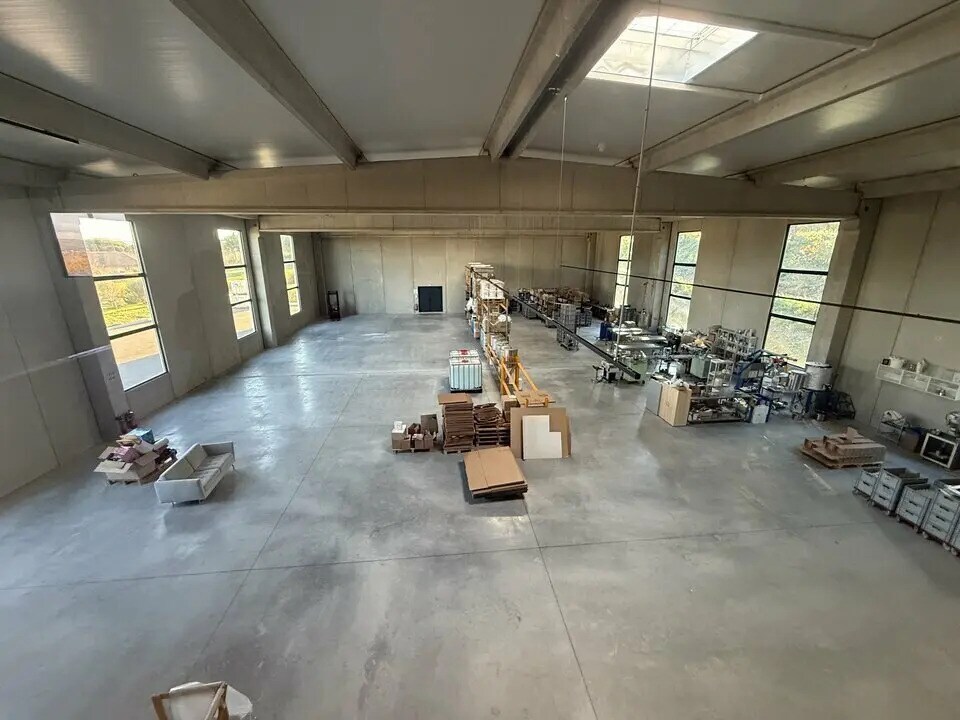 Industriel/Logistique dans Pertuis à louer Photo de l’immeuble– Image 1 sur 5