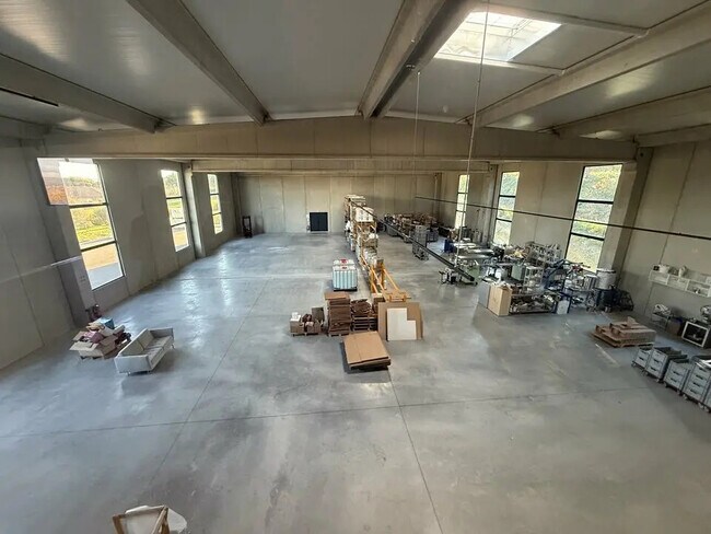 Plus de détails pour Industriel/Logistique à louer