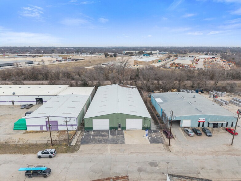 5909 Eden Dr, Haltom City, TX à vendre - Photo de l’immeuble – Image 2 sur 10