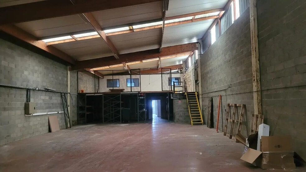 Local d’activités dans Le Petit-Quevilly à louer - Photo de l’immeuble – Image 2 sur 11